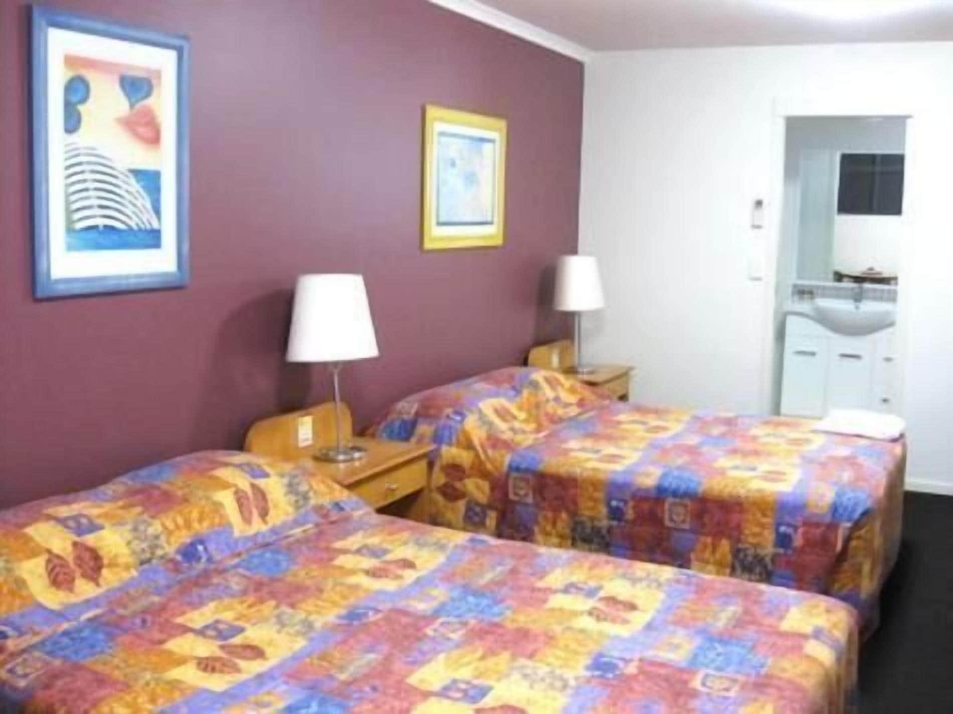 Varios The Queensport Motel & Tavern