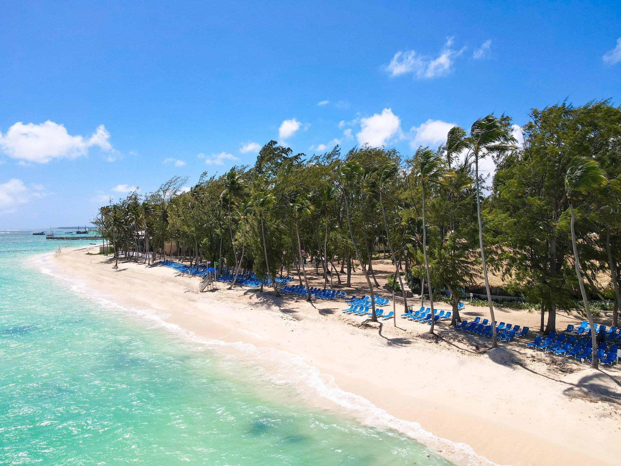 Playa Vista Sol Punta Cana Beach Resort & Spa - All Inclusive