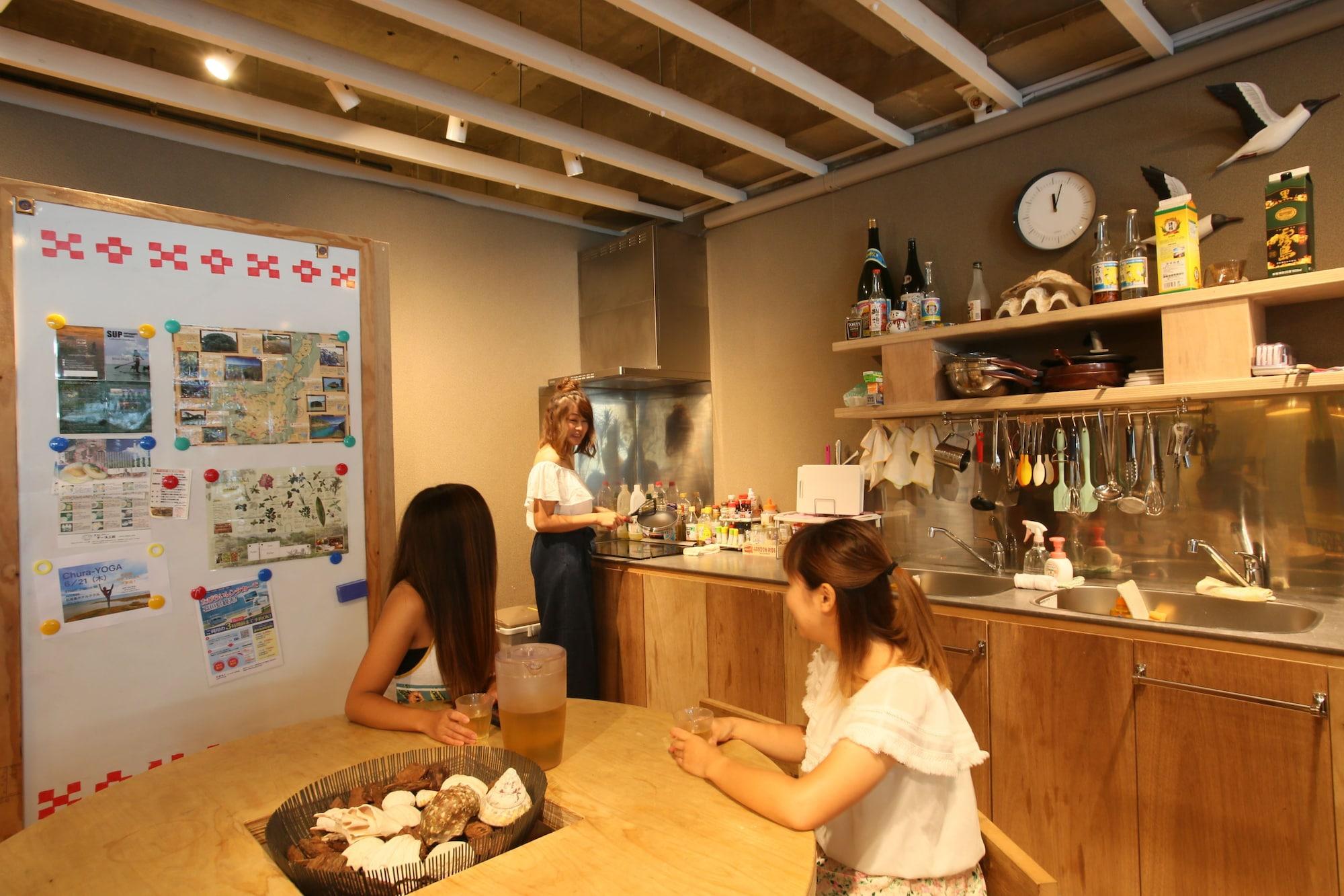 Restaurant Guesthouse Chura Cucule Ishigakijima – Hostel