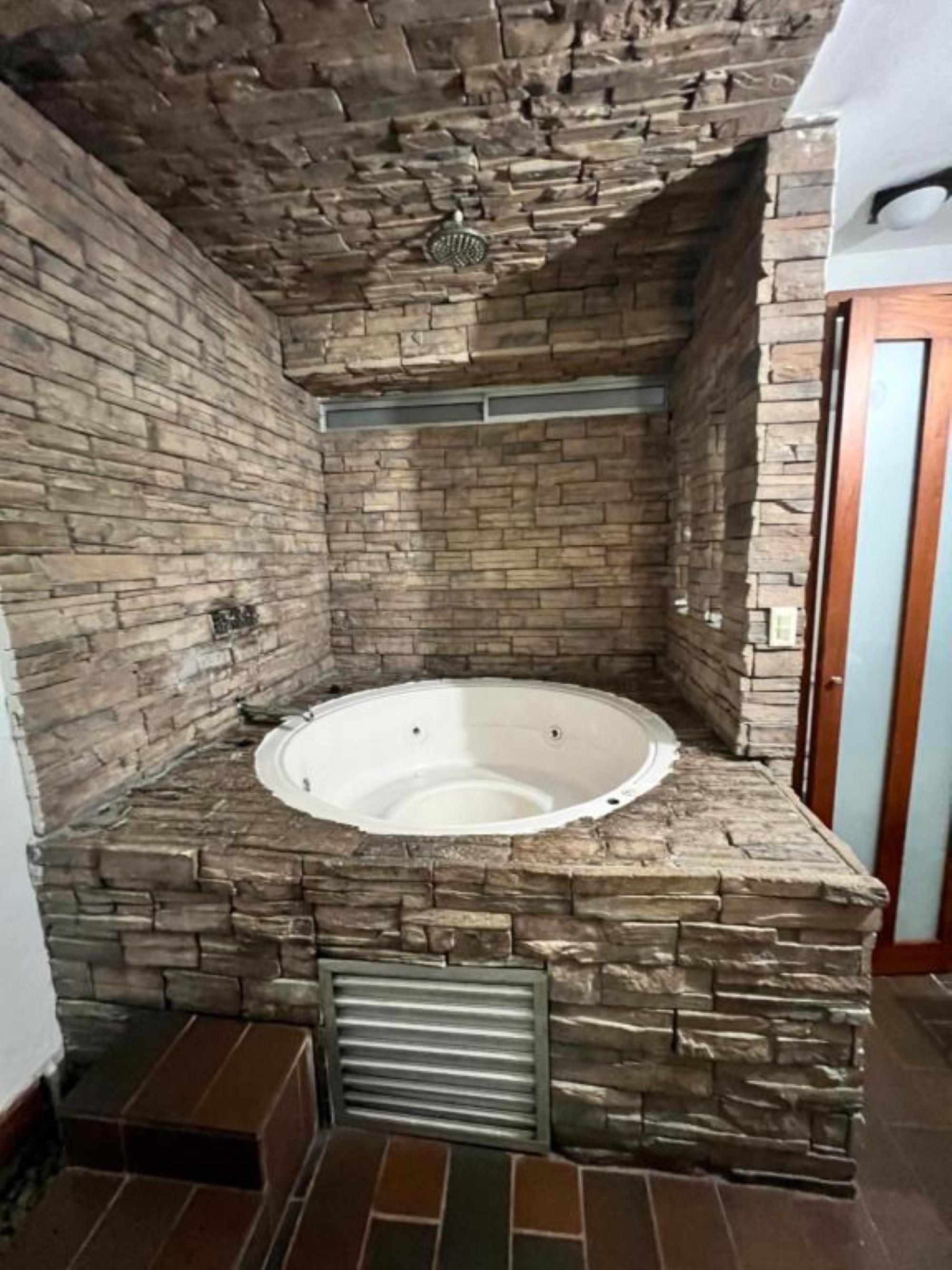 Baño Natural Hotel