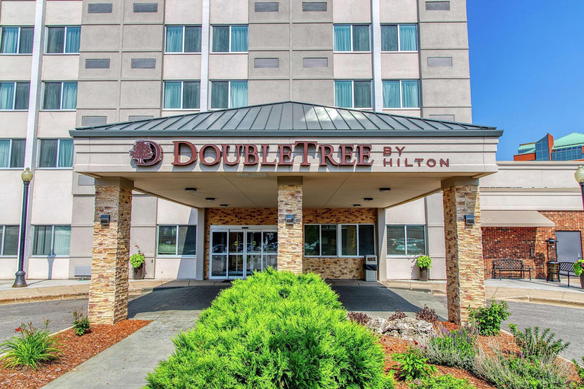 Vista Exterior DoubleTree by Hilton Neenah