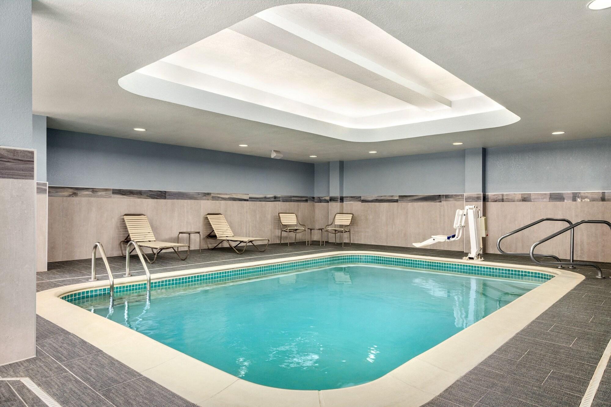 Vista Piscina Courtyard by Marriott Columbia Missouri