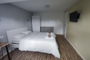 Alojamiento - Charming bed & breakfast in serene Arlon with WiFi. Private room in our house.