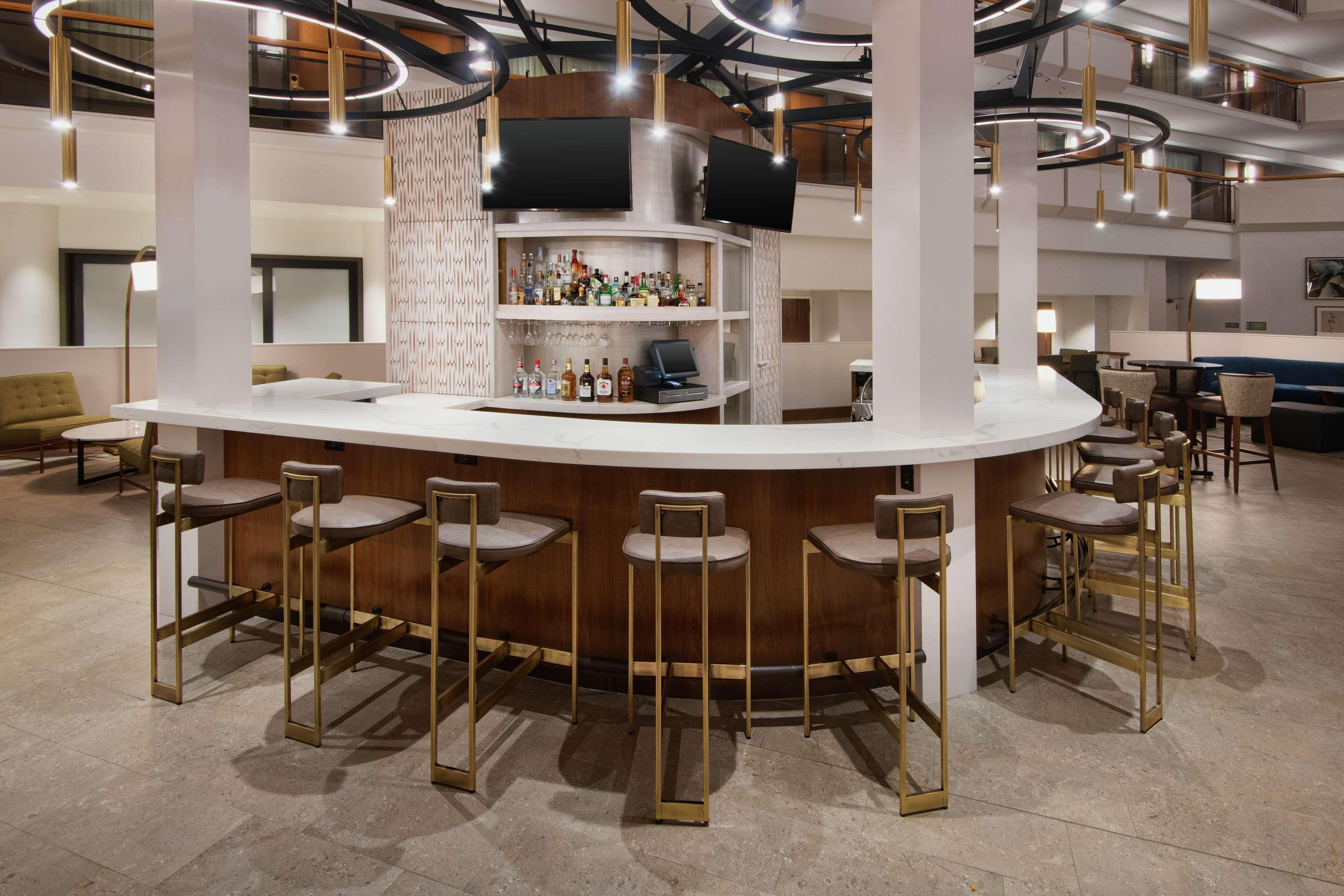 Bar/Salón Embassy Suites by Hilton Tysons Corner