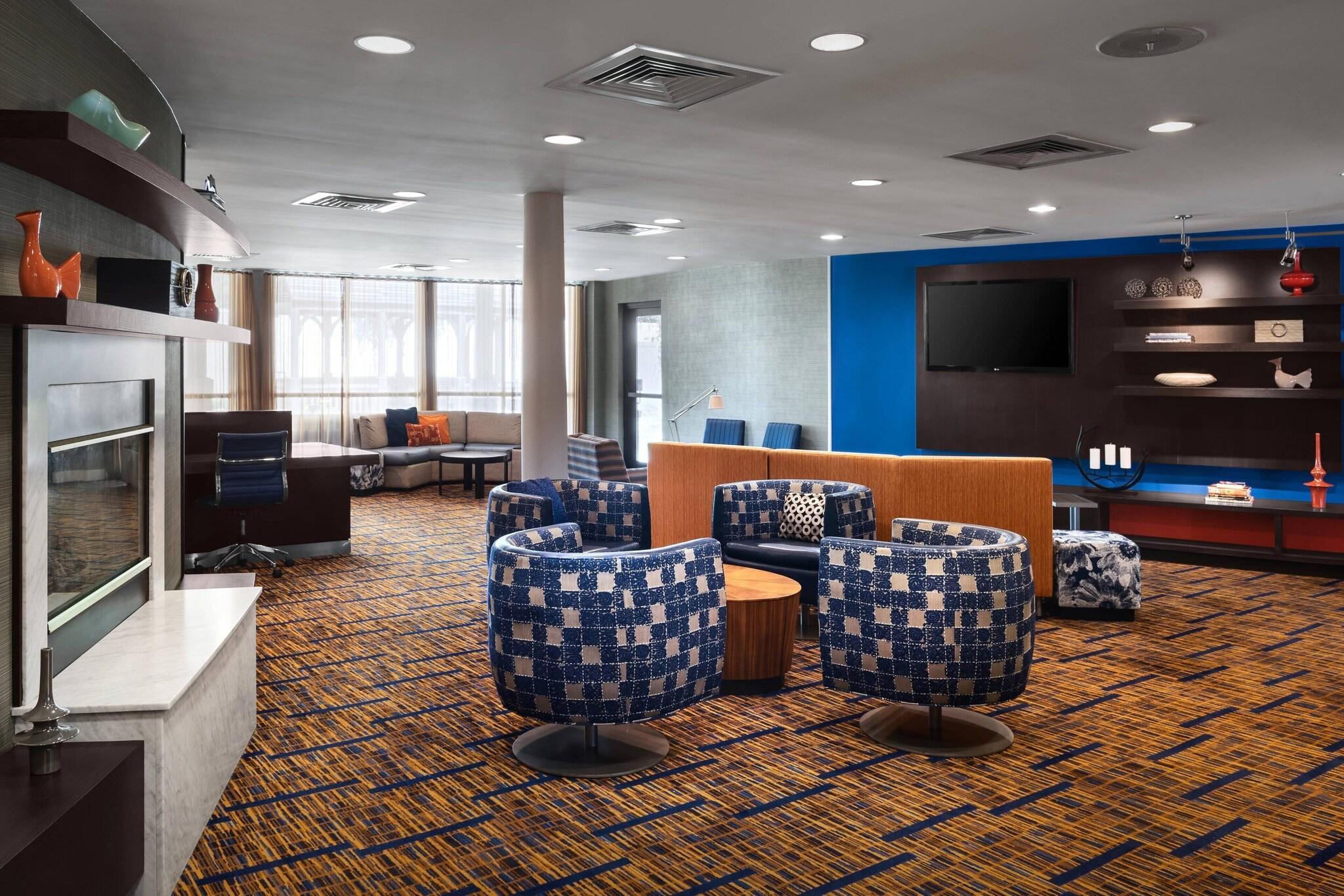 Vista Lobby Courtyard by Marriott Portland Airport