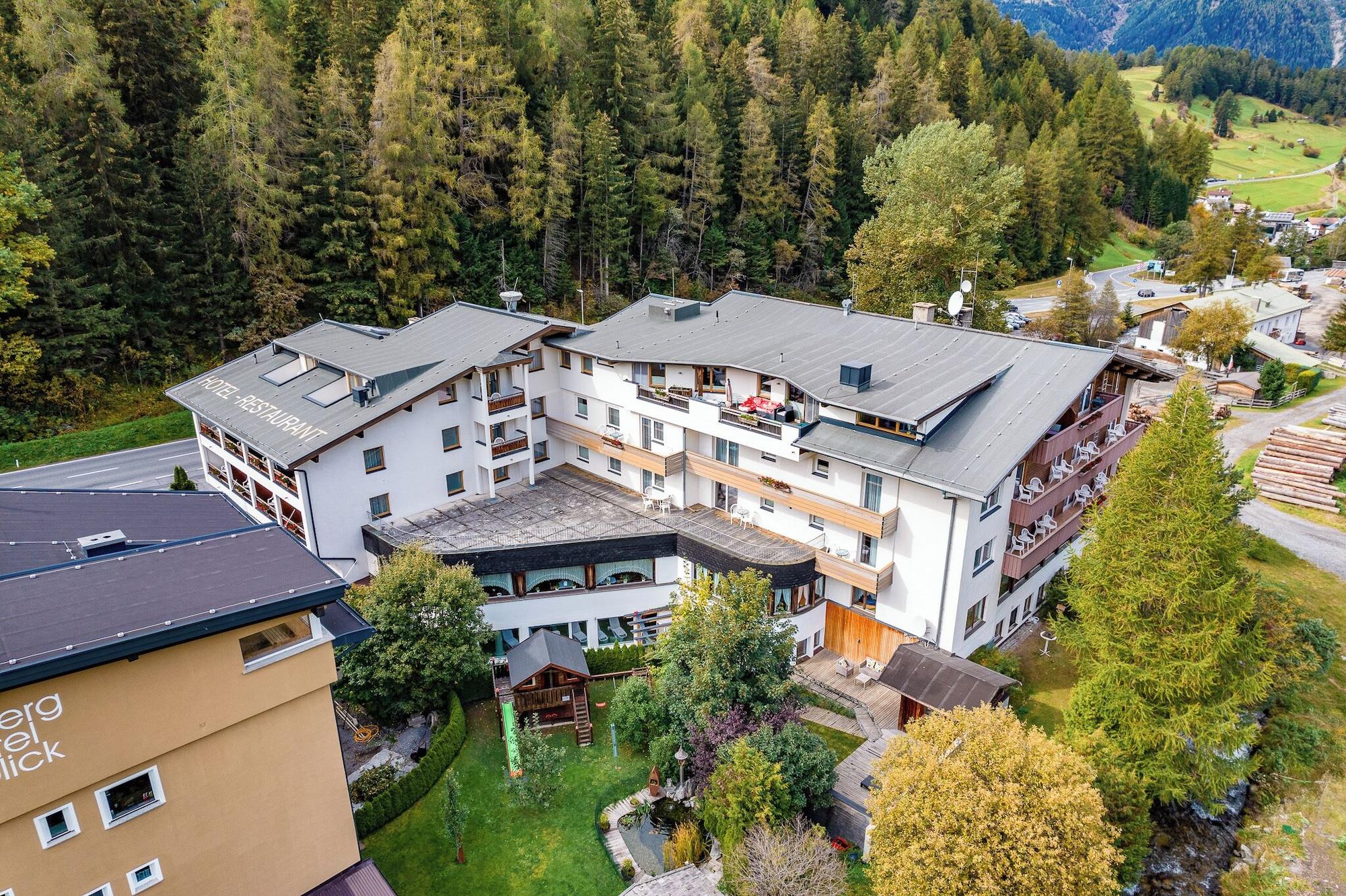 Vista Exterior Hotel Erika