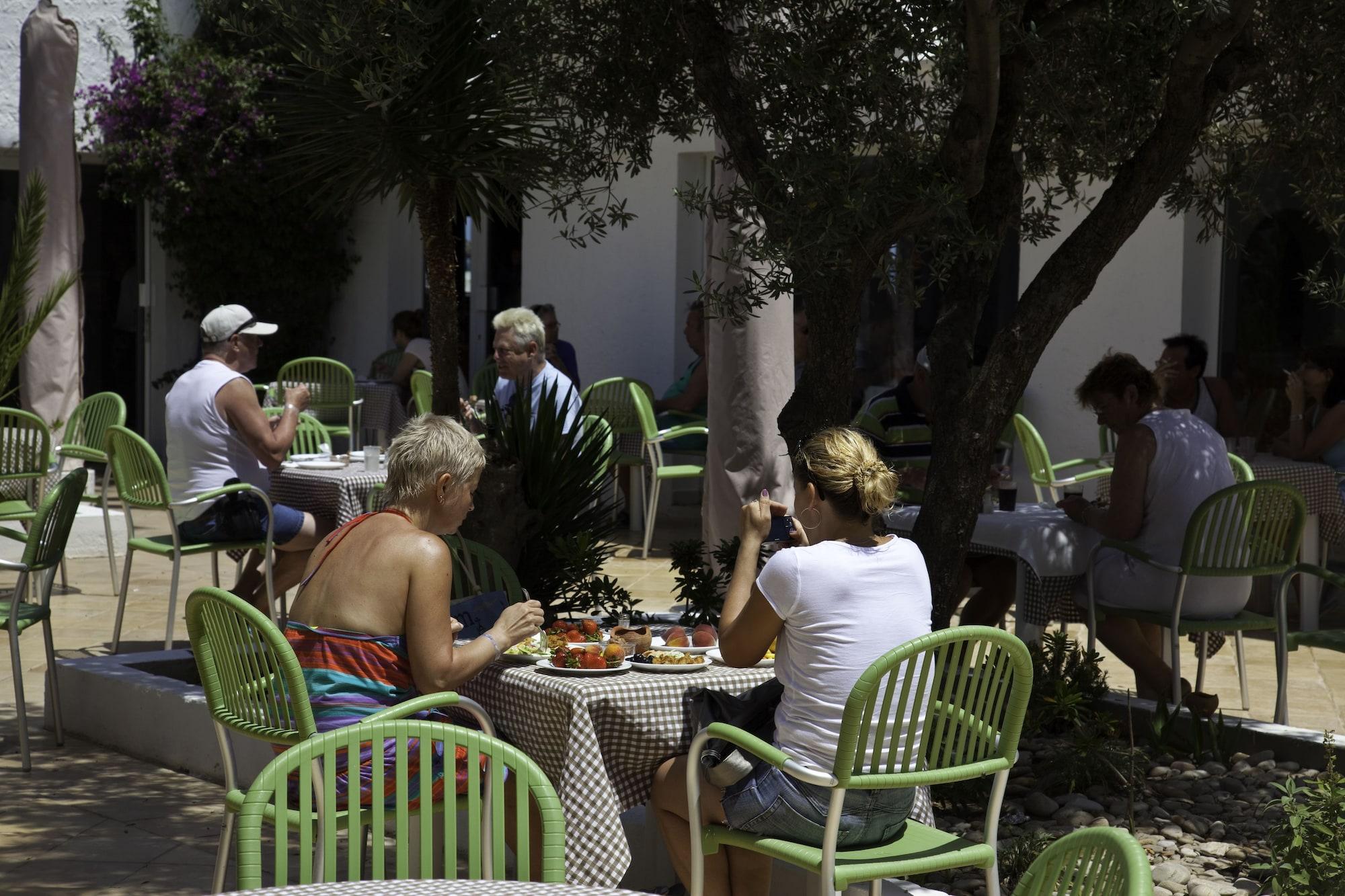 Restaurant Hotel Samira Club - Caters to Couples