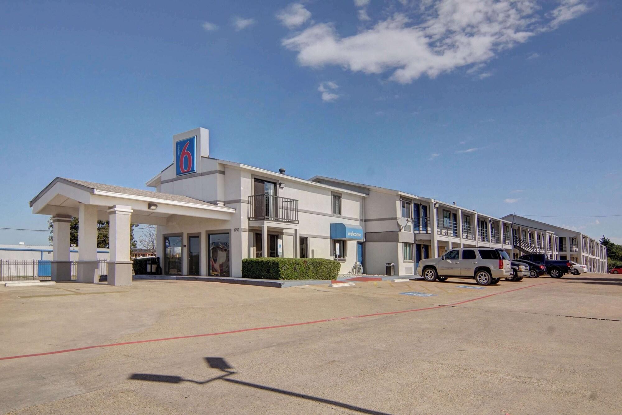 Vista Exterior Motel 6 Lancaster, TX - DeSoto - Lancaster