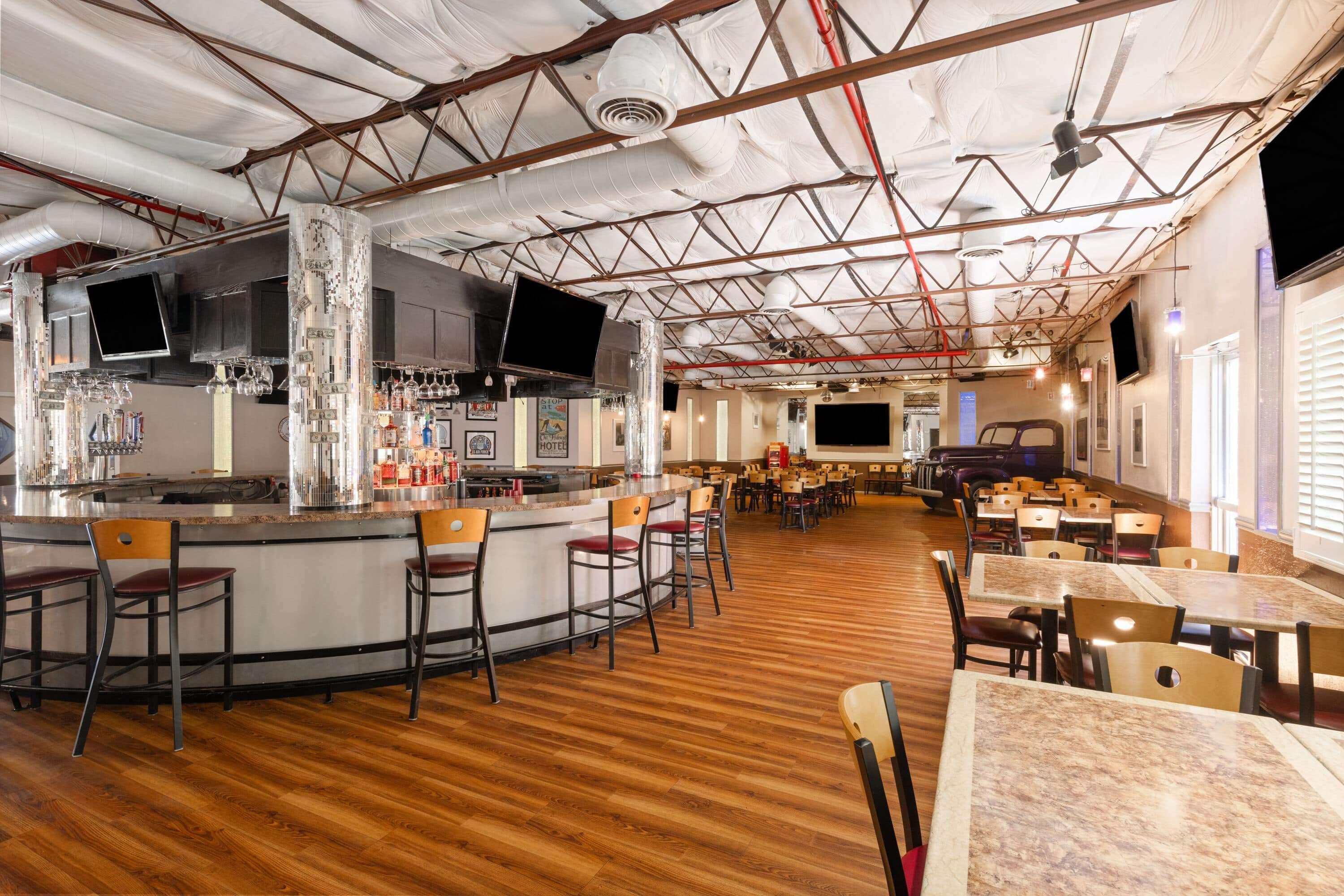 Restaurant Ramada by Wyndham Kingman
