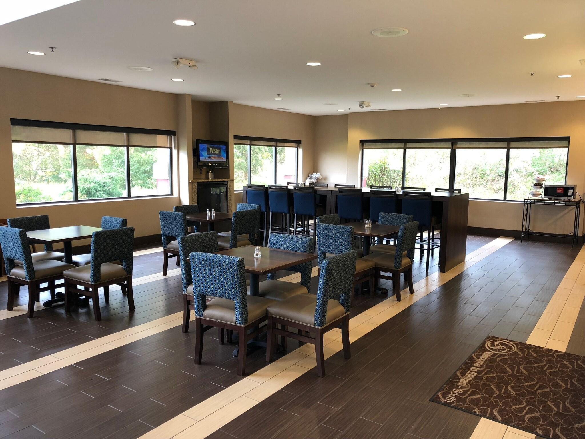 Restaurant Comfort Suites Elkhart Area