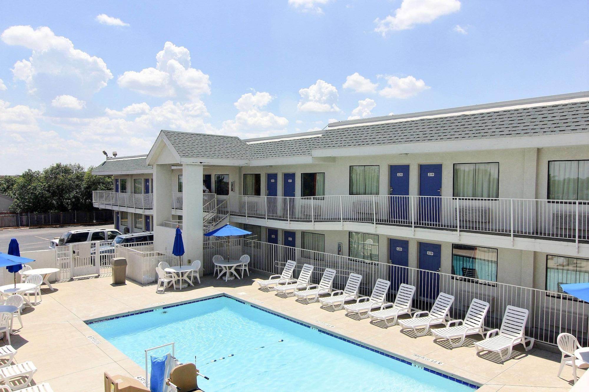 Vista Piscina Motel 6 Austin, TX - North Central