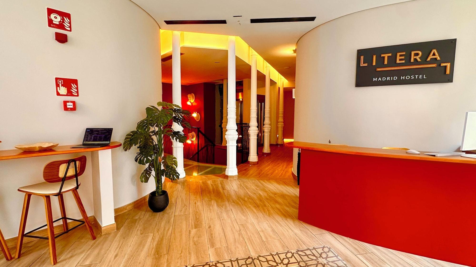 Varios Literal Hostel