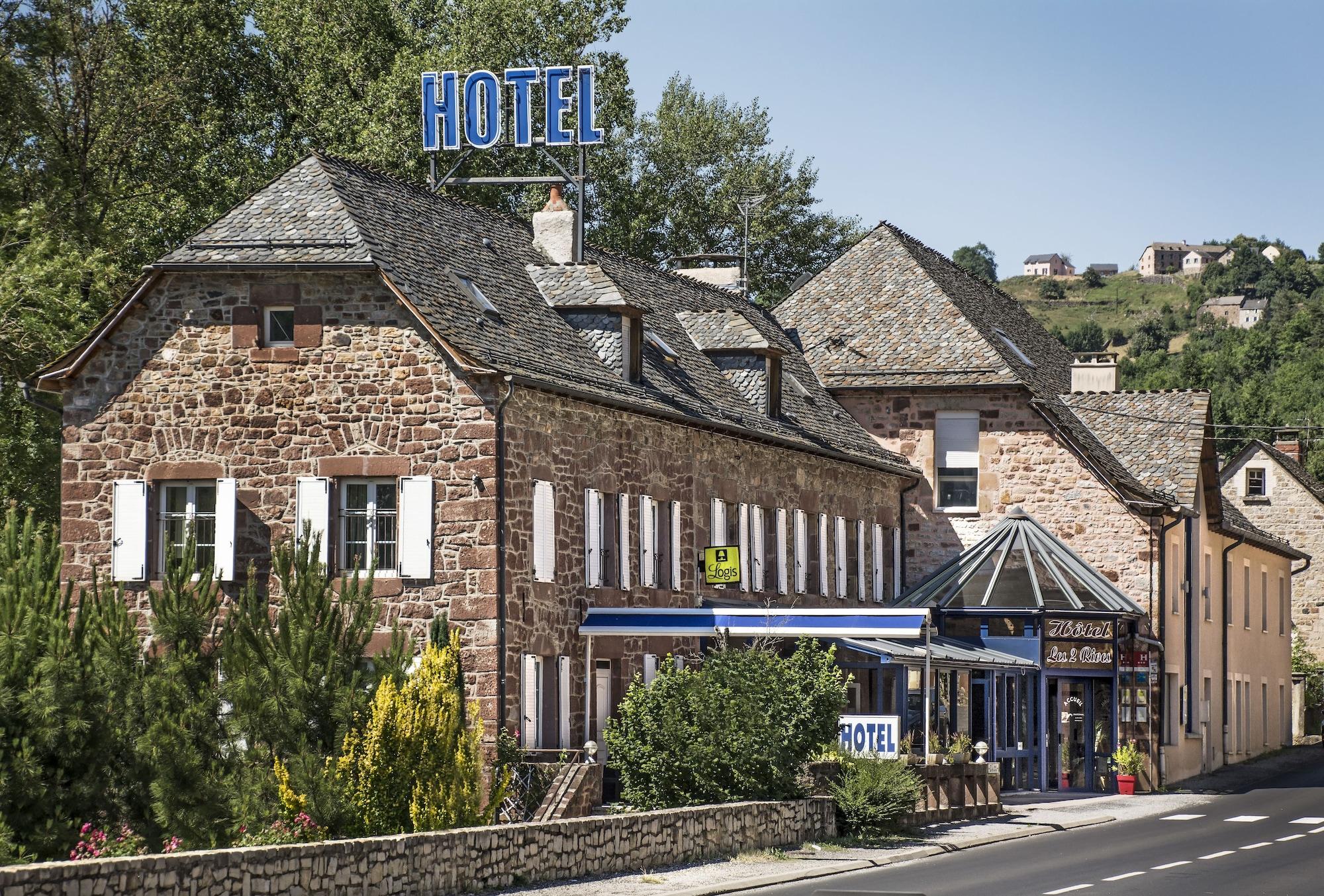 Vista Exterior Logis Hôtel Restaurant Les 2 Rives - A75, en bordure de rivière