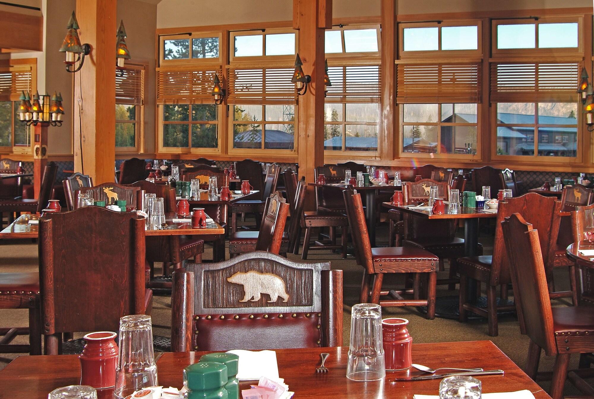Restaurant Old Faithful Snow Lodge & Cabins - Inside the Park