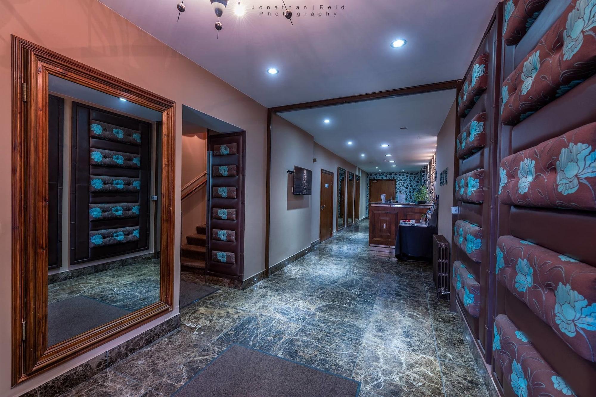 Vista Lobby Number 44 Hotel & Bar