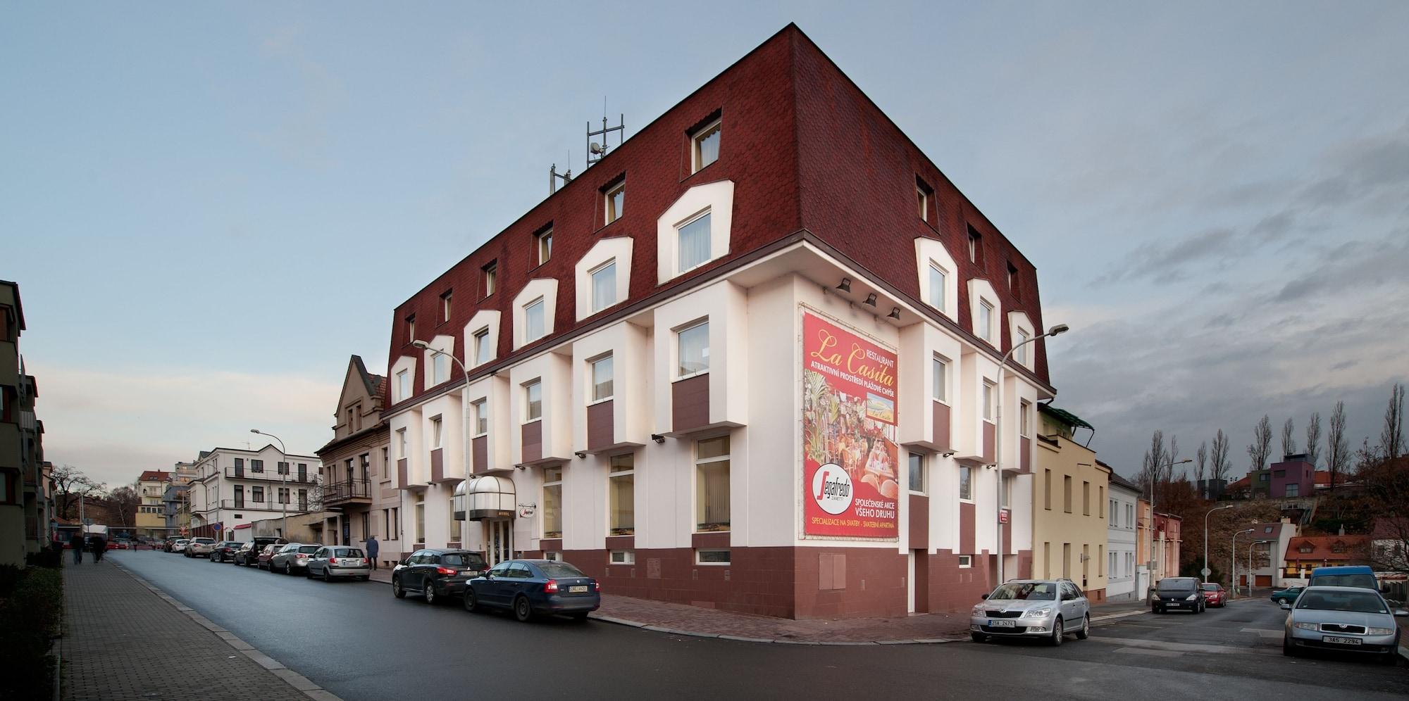 Vista Exterior Hotel Henrietta