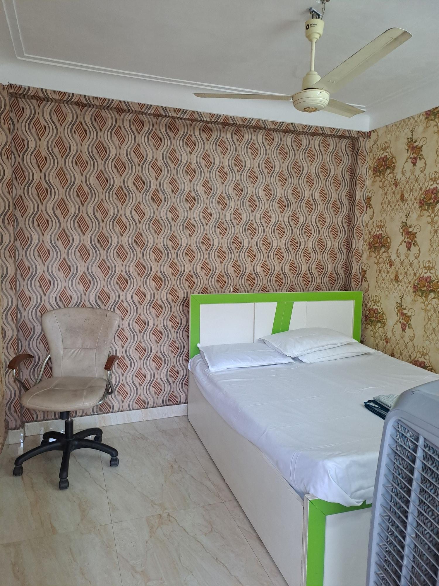 Varios Narmada Guest House