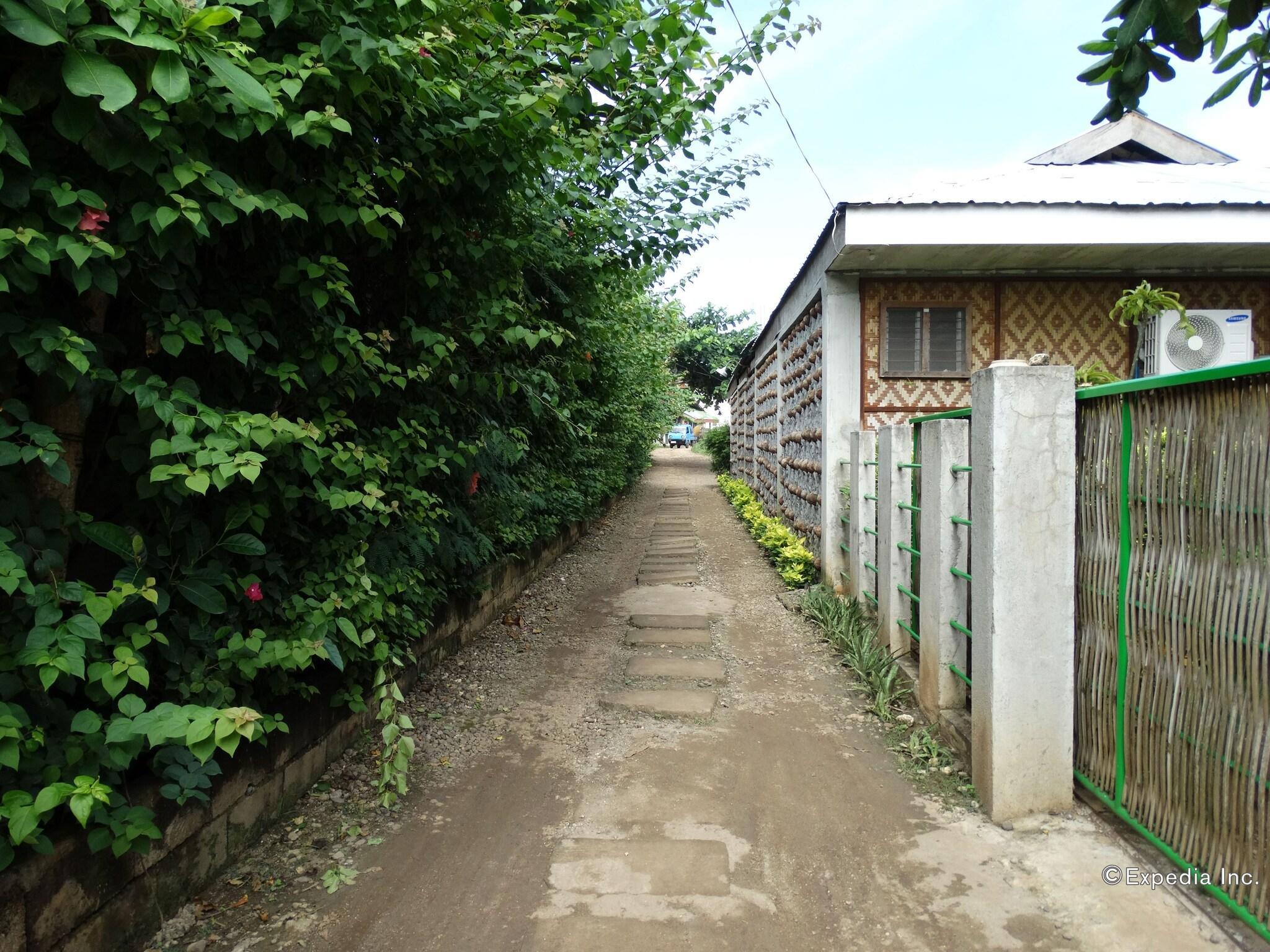 Vista Exterior Alona Grove Tourist Inn