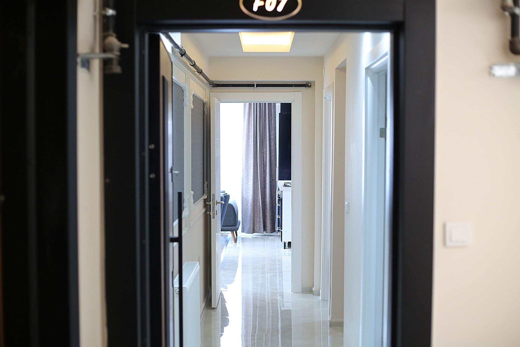 Vista Exterior Flower City Suits