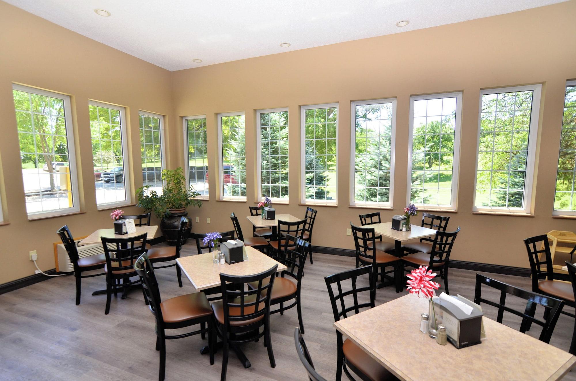 Restaurant Cobblestone Inn & Suites - Denison Majestic Hills