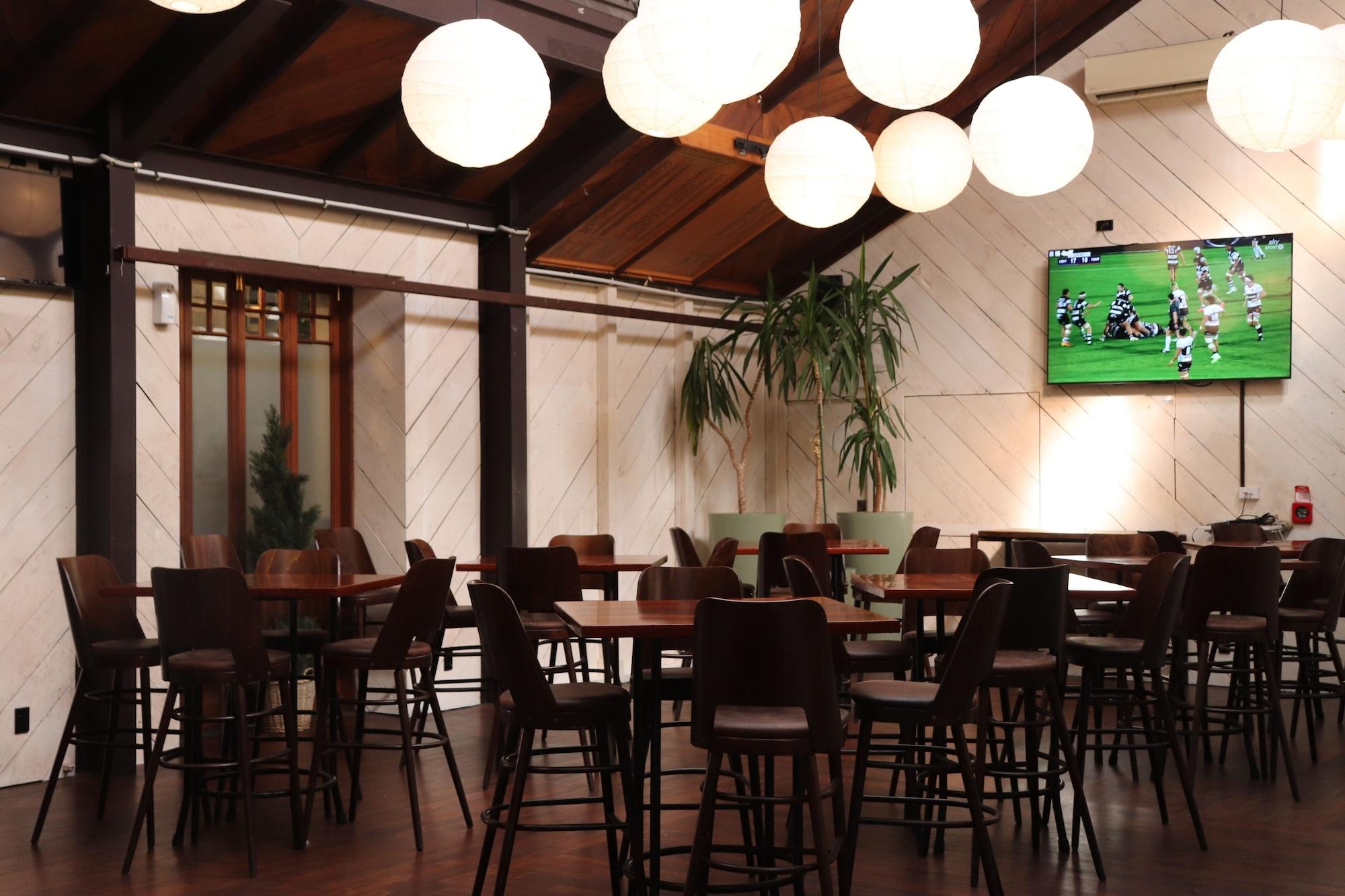 Vista Lobby The Cambridge Hotel & Backpackers