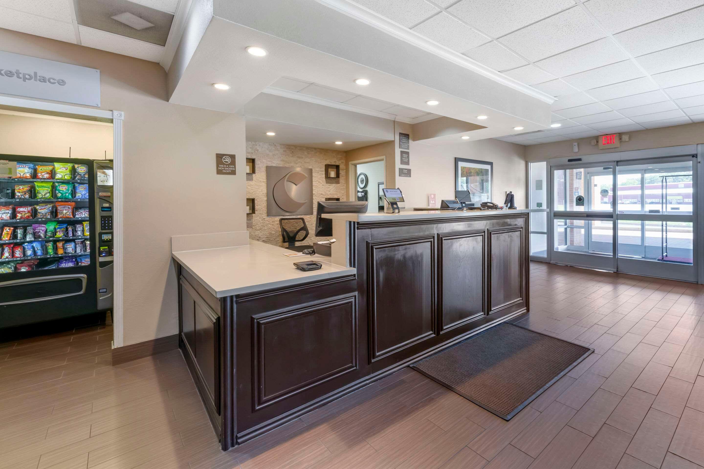 Vista Lobby Comfort Inn & Suites Near Indiana Dunes State Park