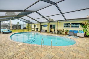 Alquiler Vacacional - Sunny South Daytona Home w/ Pool & Grill!
