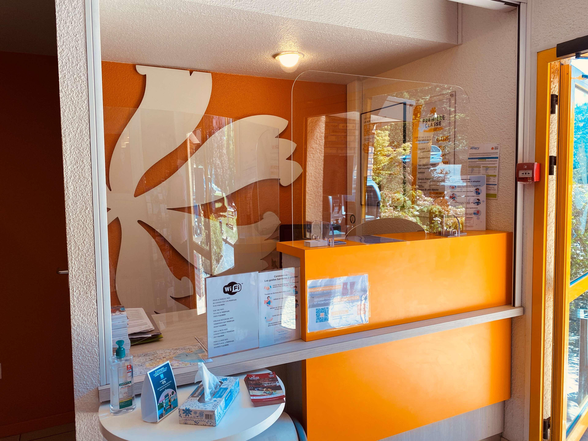 Vista Lobby Premiere Classe Annecy Cran-Gevrier