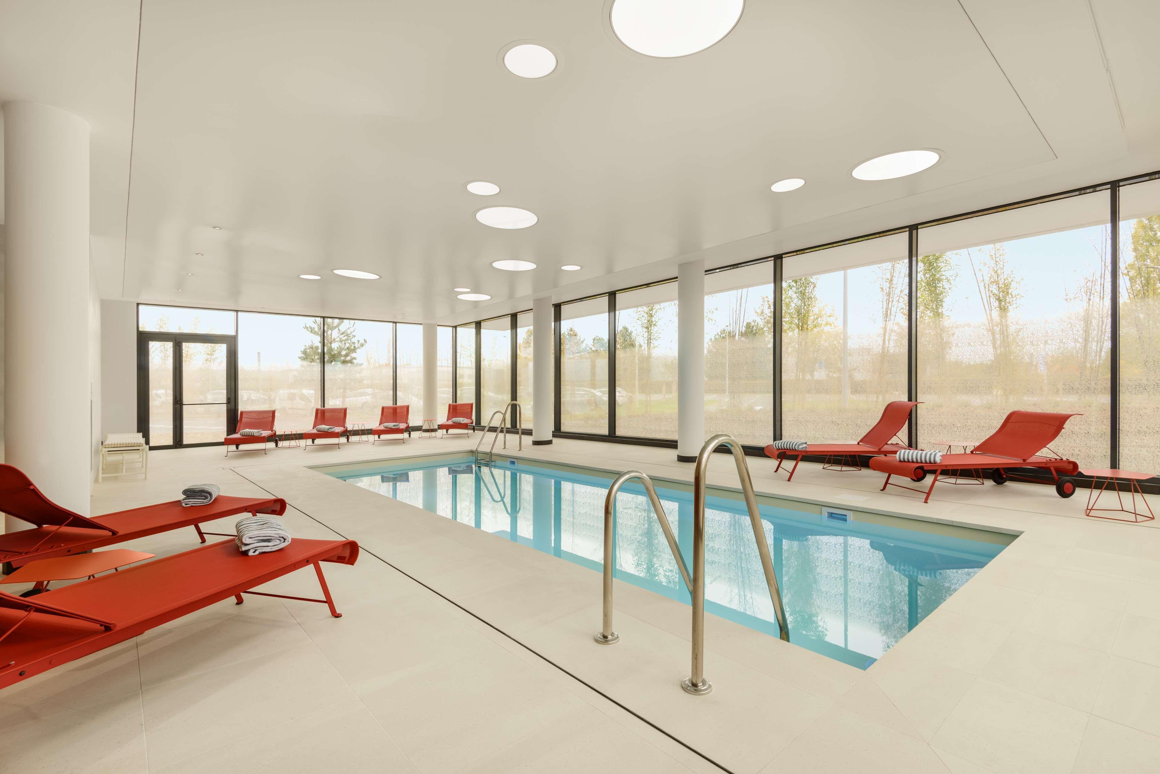 Vista Piscina Hyatt Place Paris Charles de Gaulle Airport