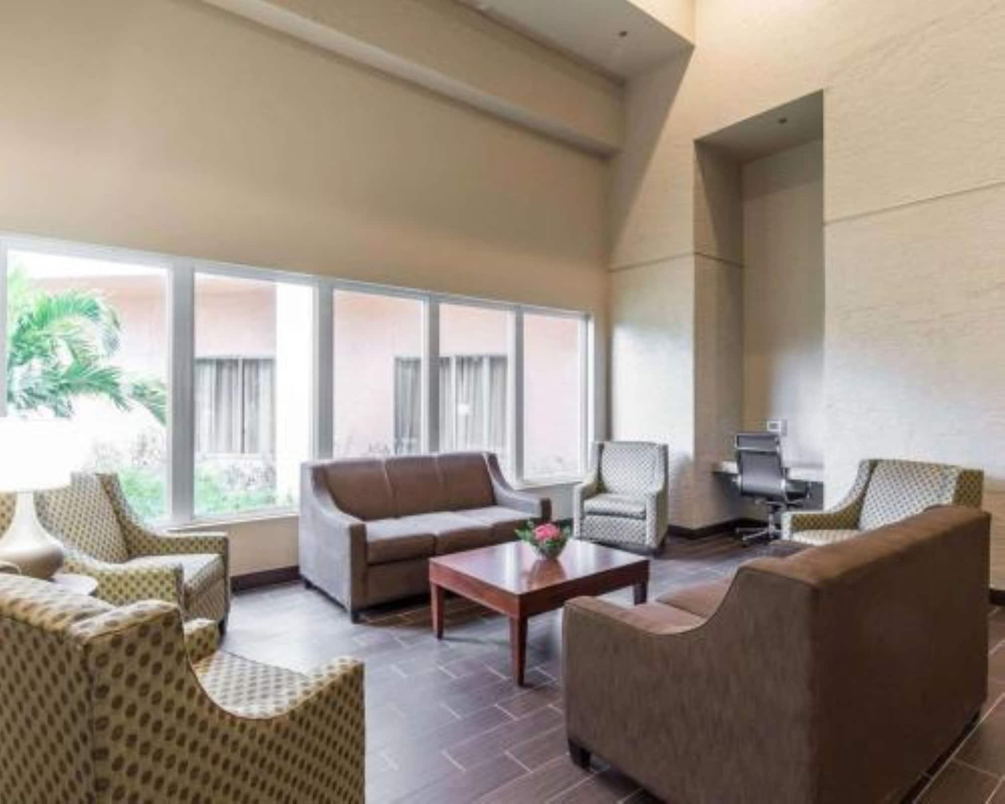 Vista Lobby Tollgate Inn