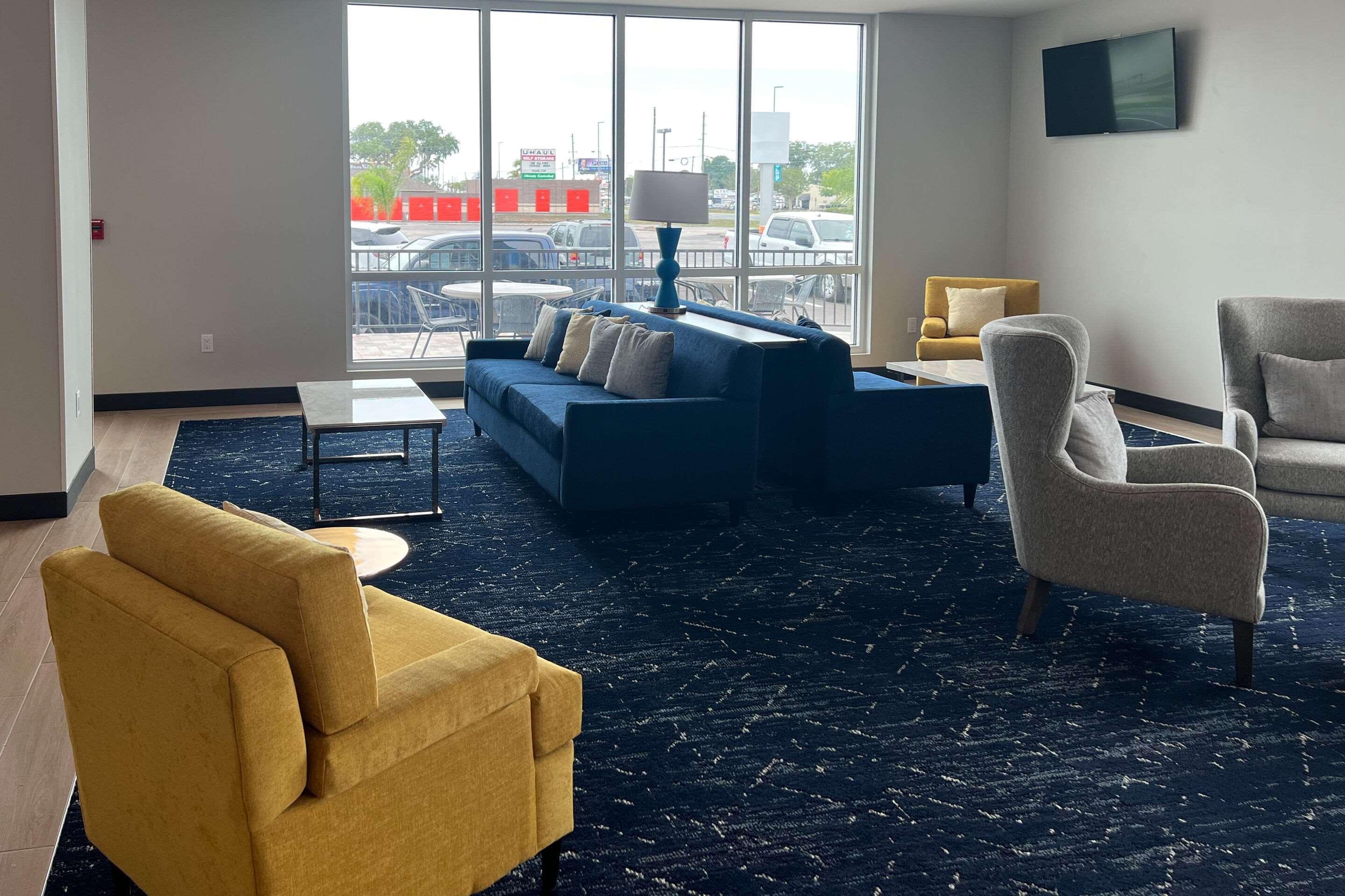 Vista Lobby Comfort InnSuites New Port Richey DowntownDistrict