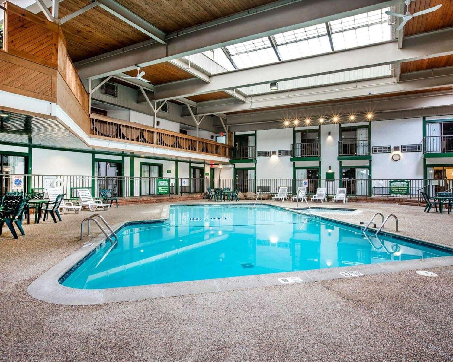 Vista Piscina Quality Inn on Lake Placid