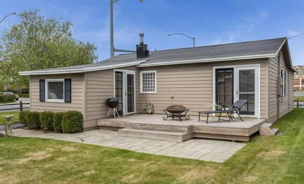 Vista Exterior Little House on E Street