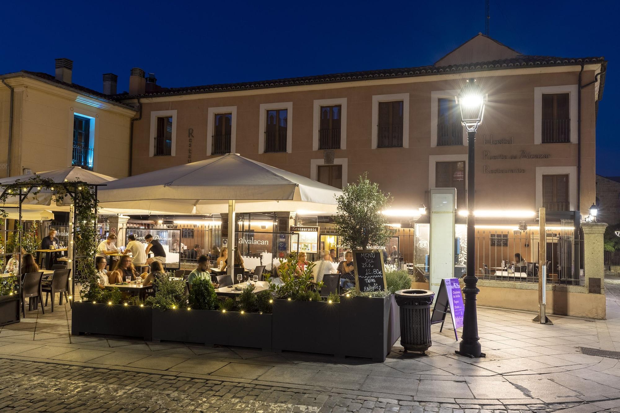 Vista Exterior Hostal Restaurante Puerta del Alcázar
