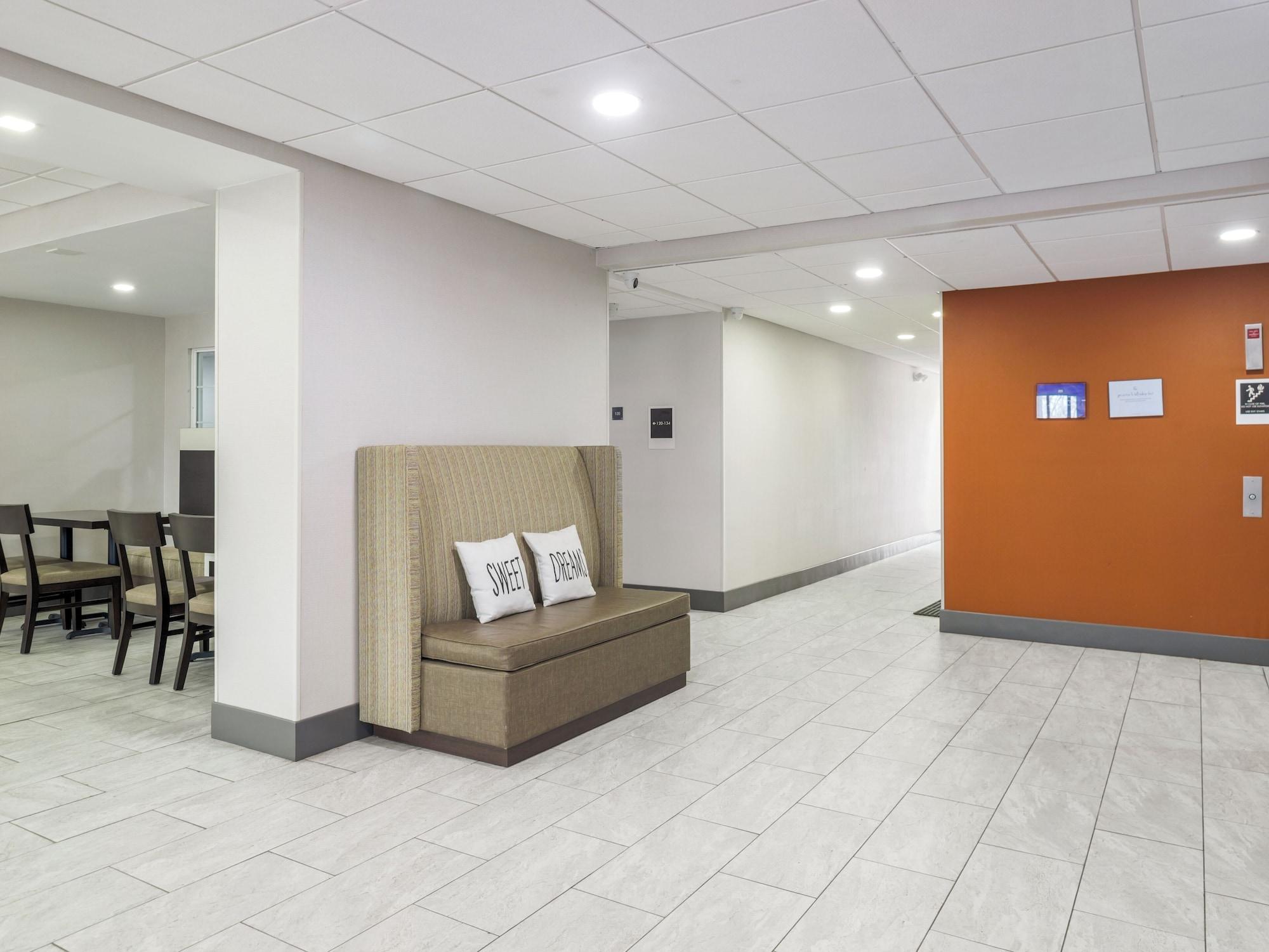 Vista Lobby MainStay Suites Chambersburg