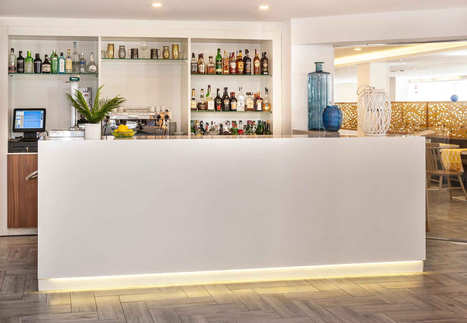 Bar/Salón Globales Don Pedro Adults Only +16