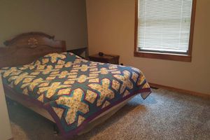 Alquiler Vacacional - 2-bedroom cabin 19 miles N of Lewistown MT that sleeps 10-11 people.