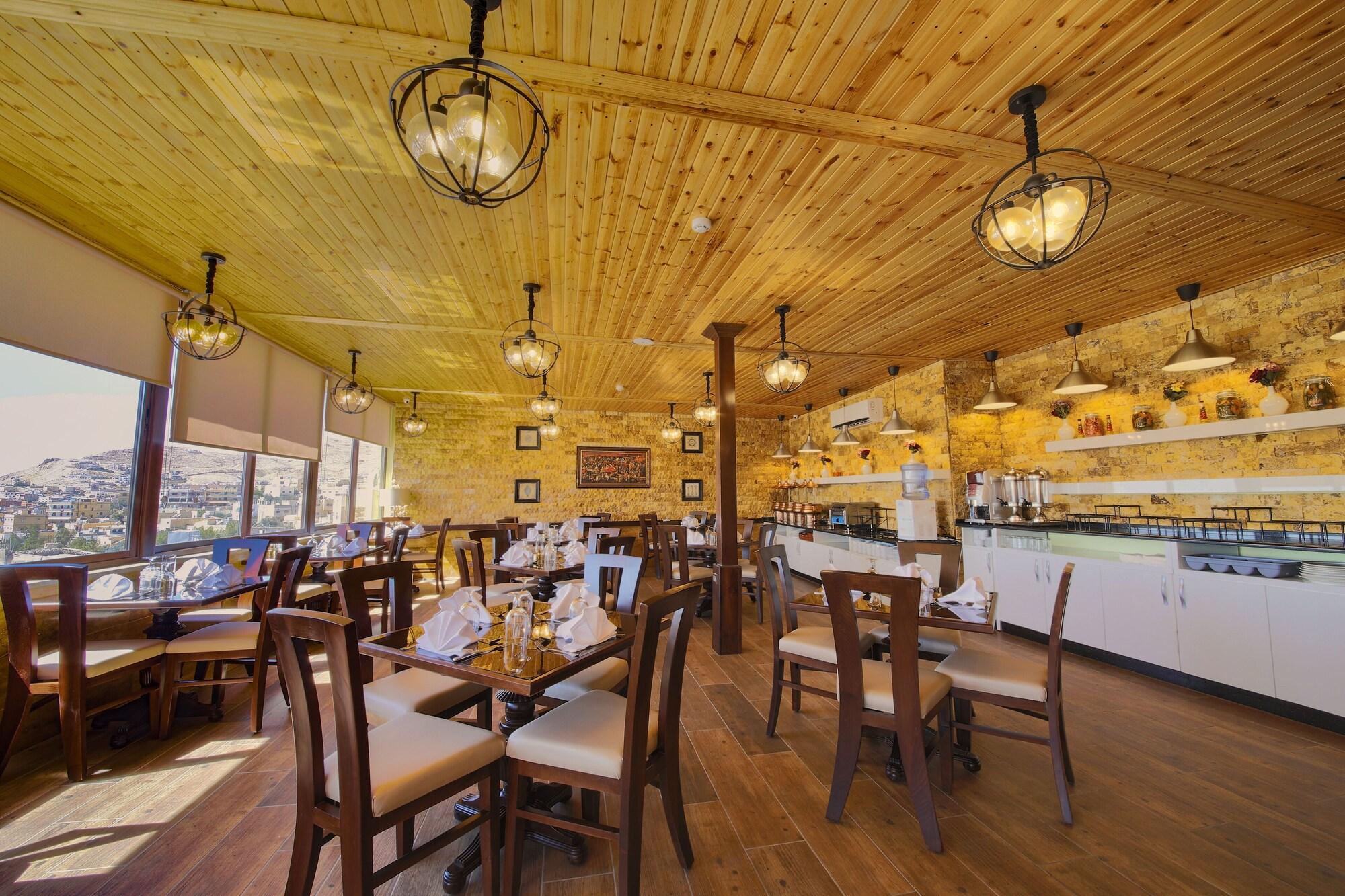 Restaurant Town Season Hotel