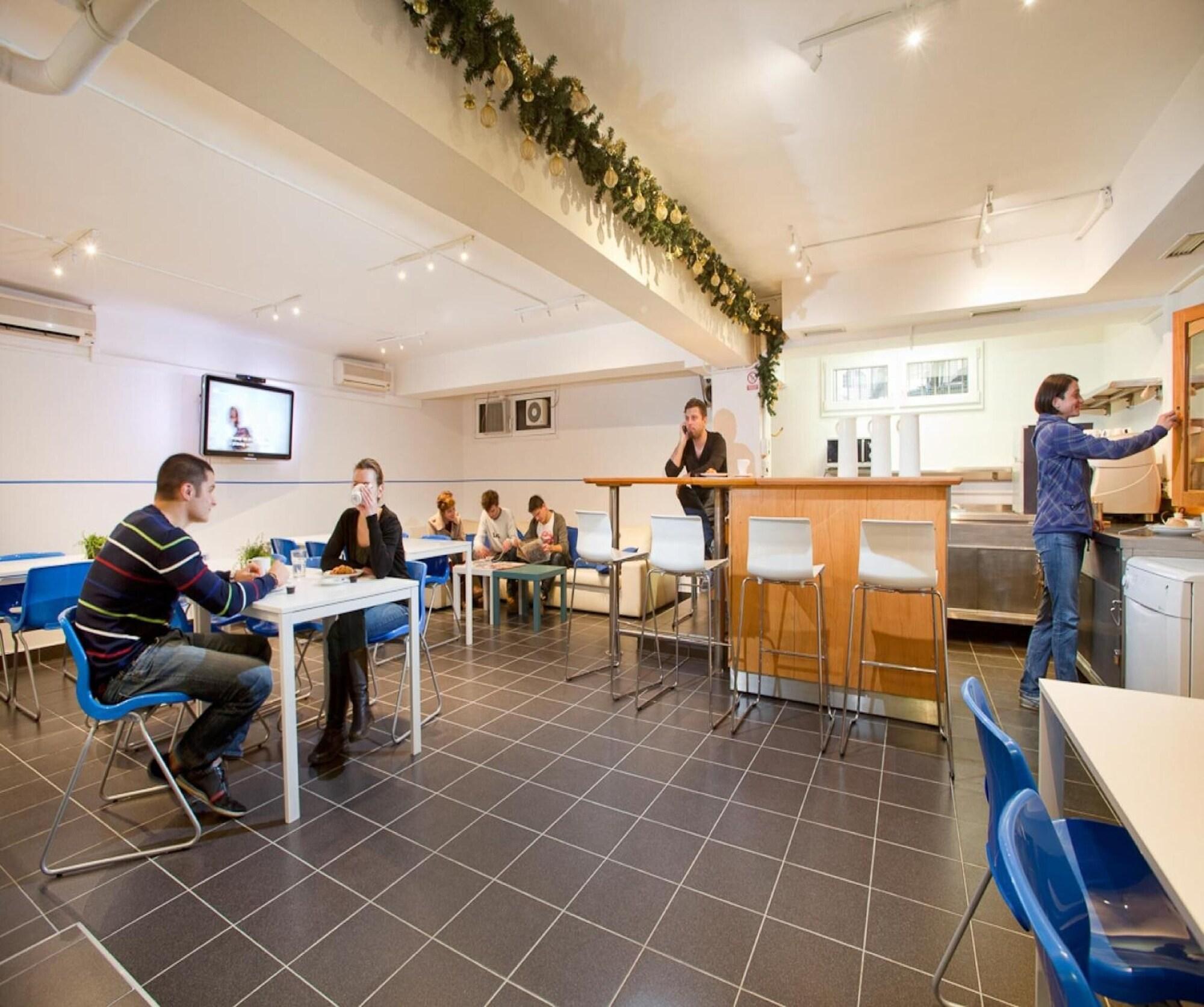 Restaurant Hostel Bureau