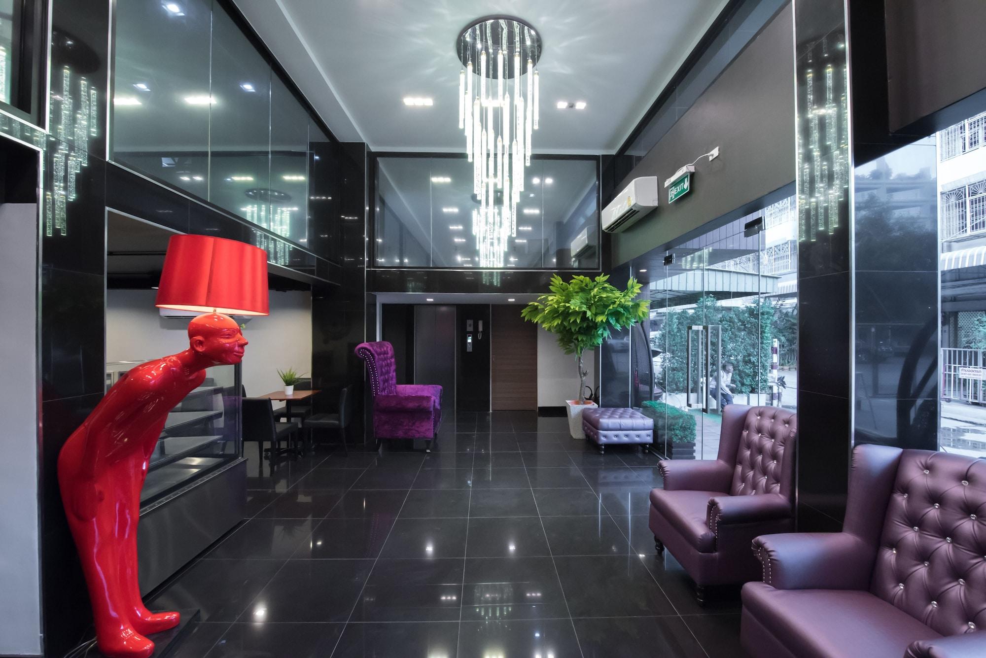 Vista Lobby Sovereign Group Hotel