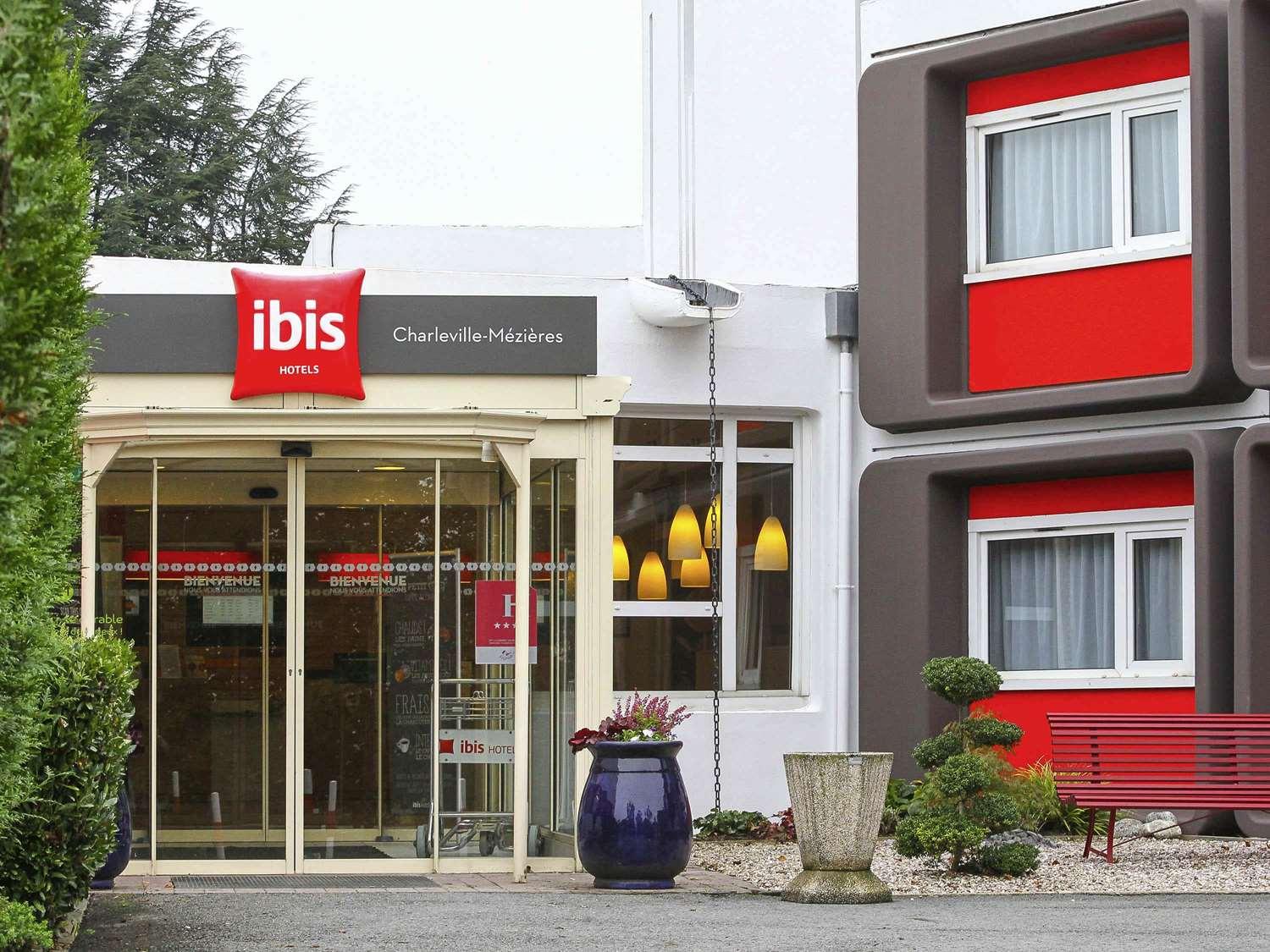 Vista Exterior ibis Charleville-Mezières