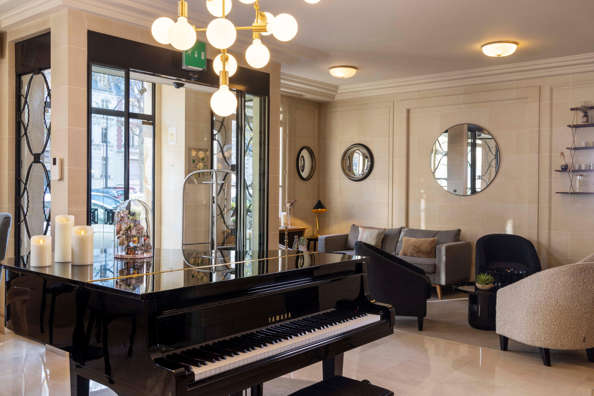 Vista Lobby De Banville
