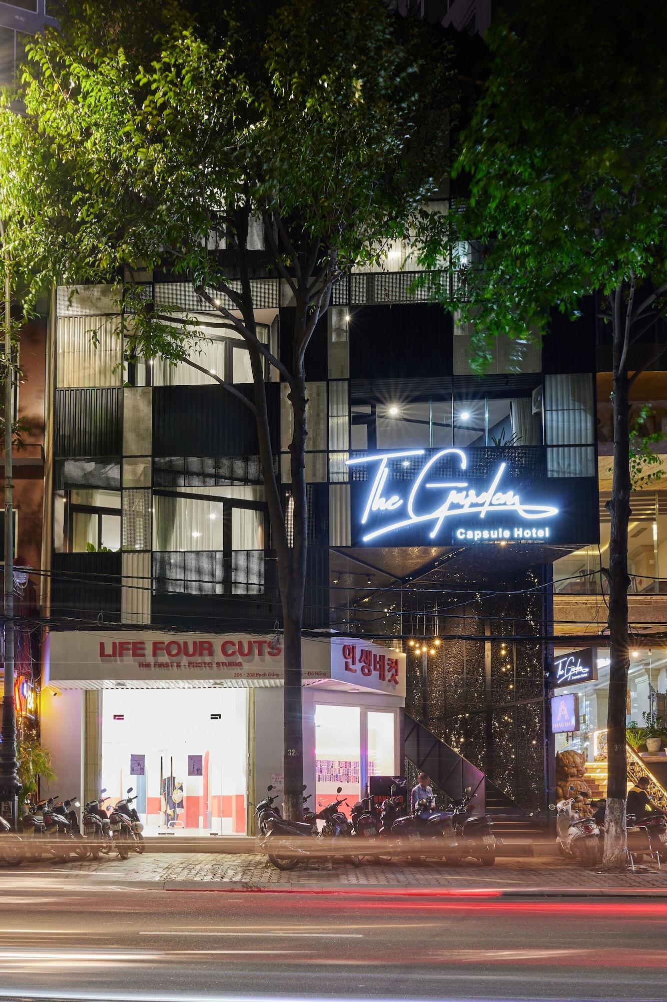Vista Exterior The Garden Capsule Hotel