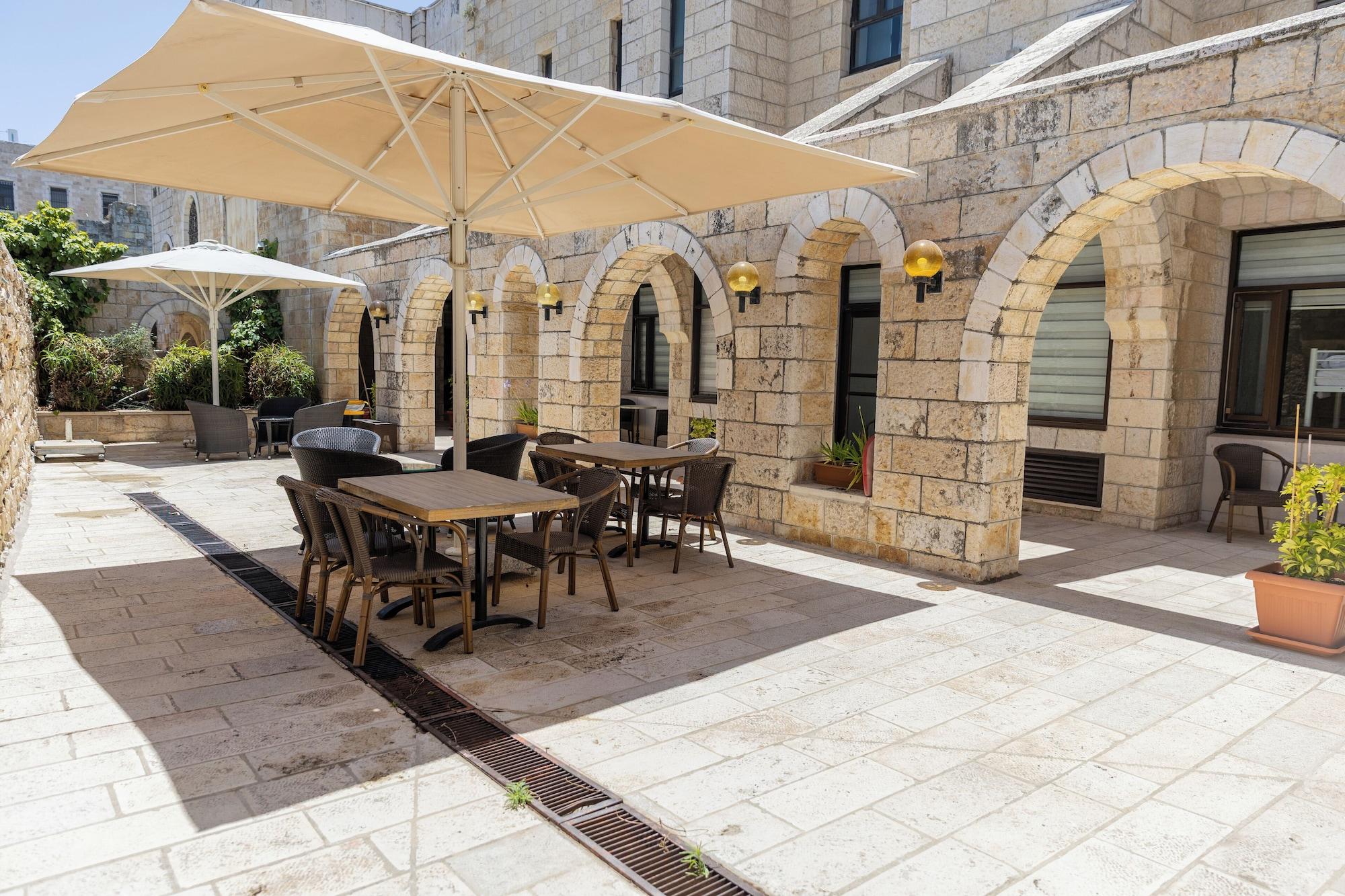 Varios New Gate Hostel