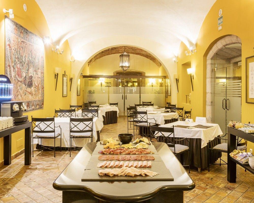 Restaurant Hotel ILUNION Mérida Palace