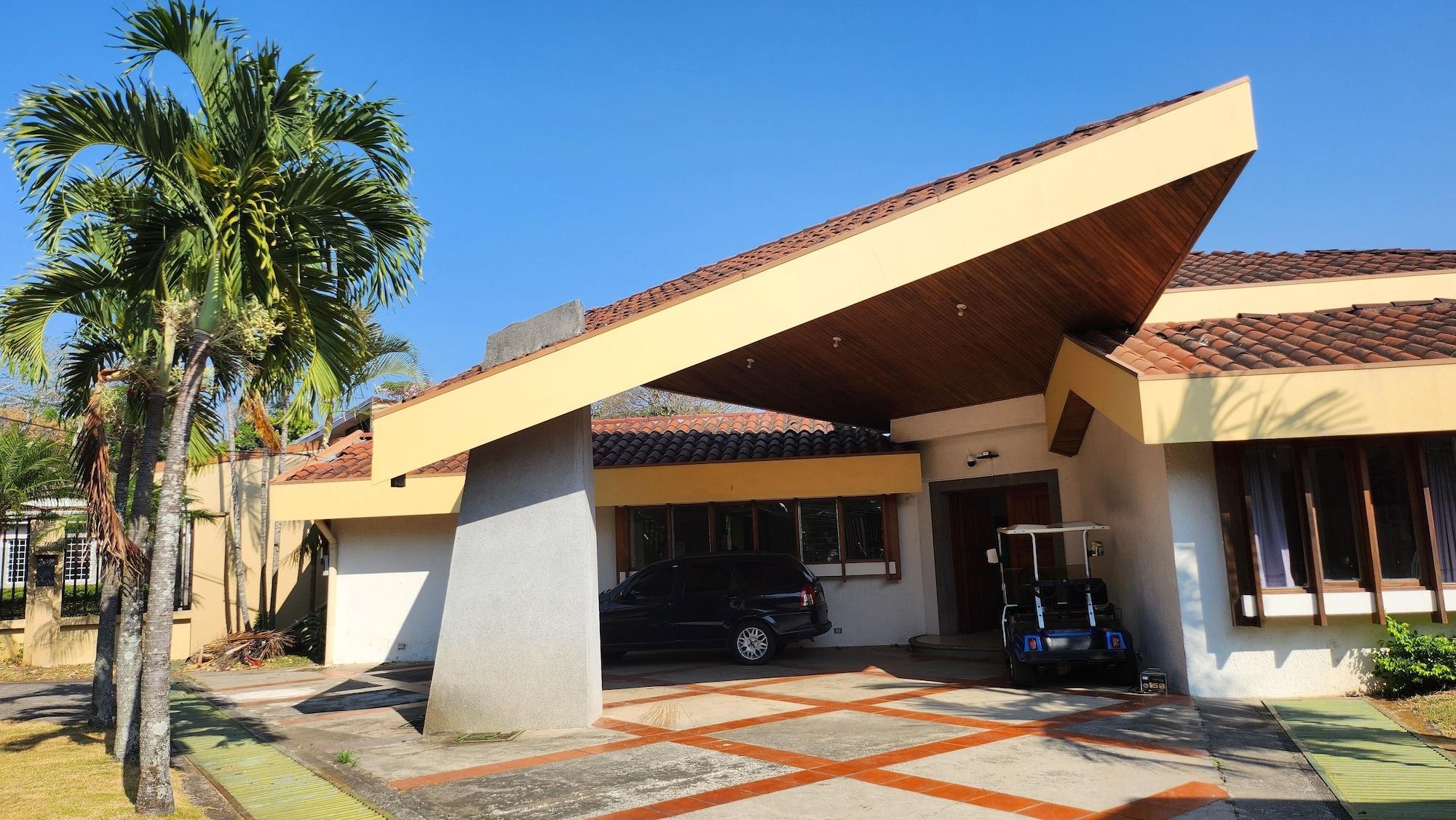 Vista Exterior La Casa de Cariari Al Golf