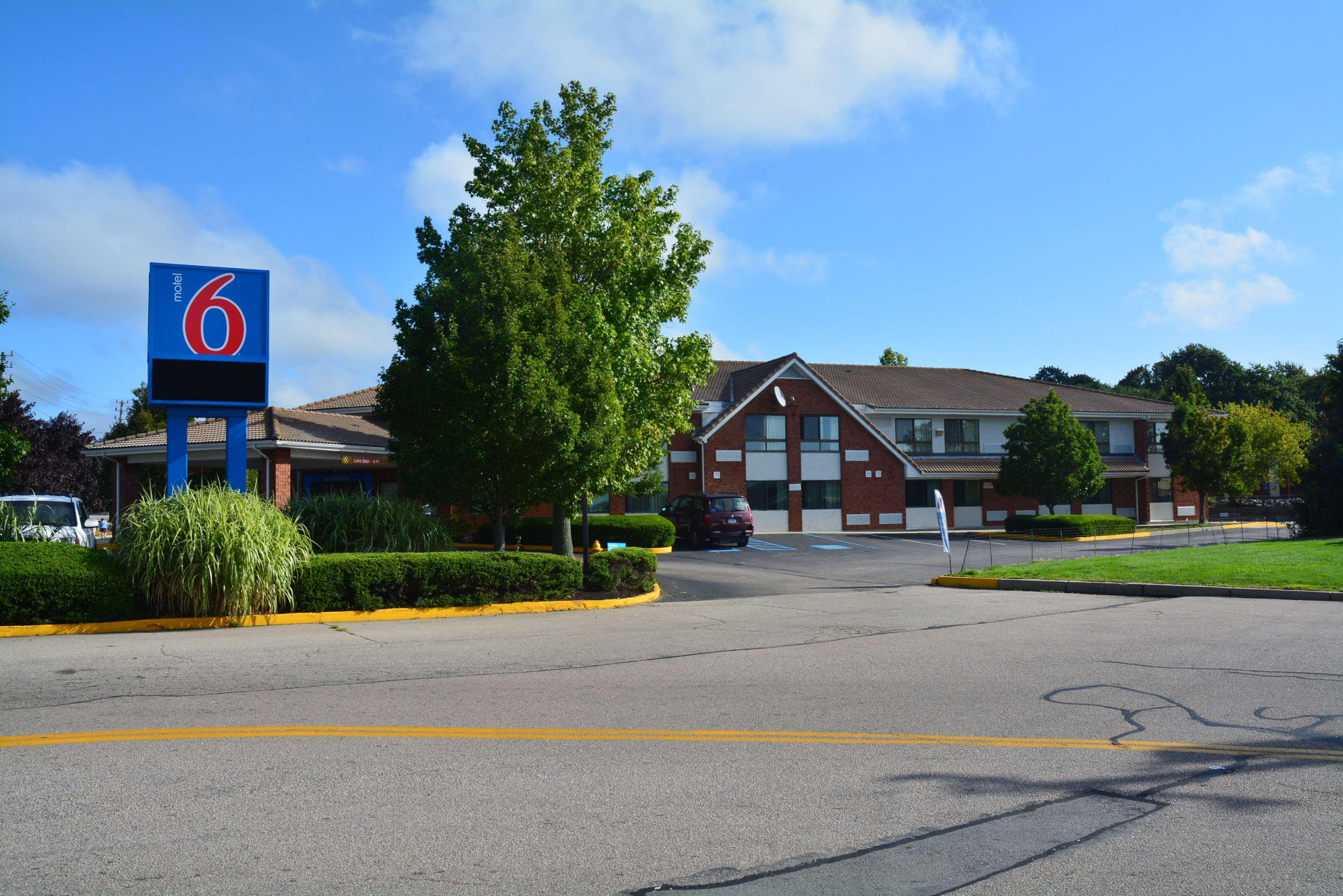 Vista Exterior Motel 6 Newport, RI