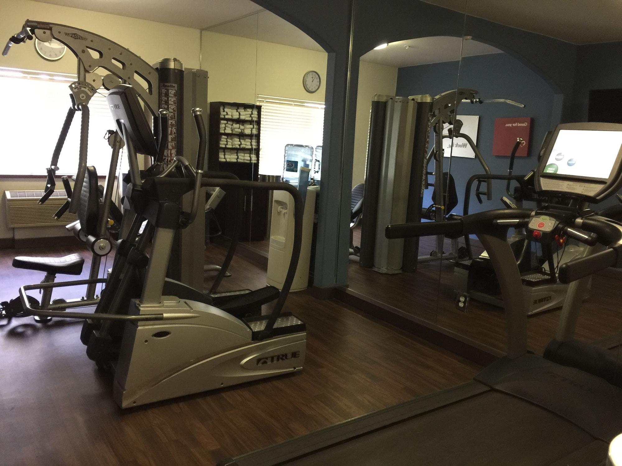 Gimnasio Comfort Suites Near Six Flags Magic Mountain