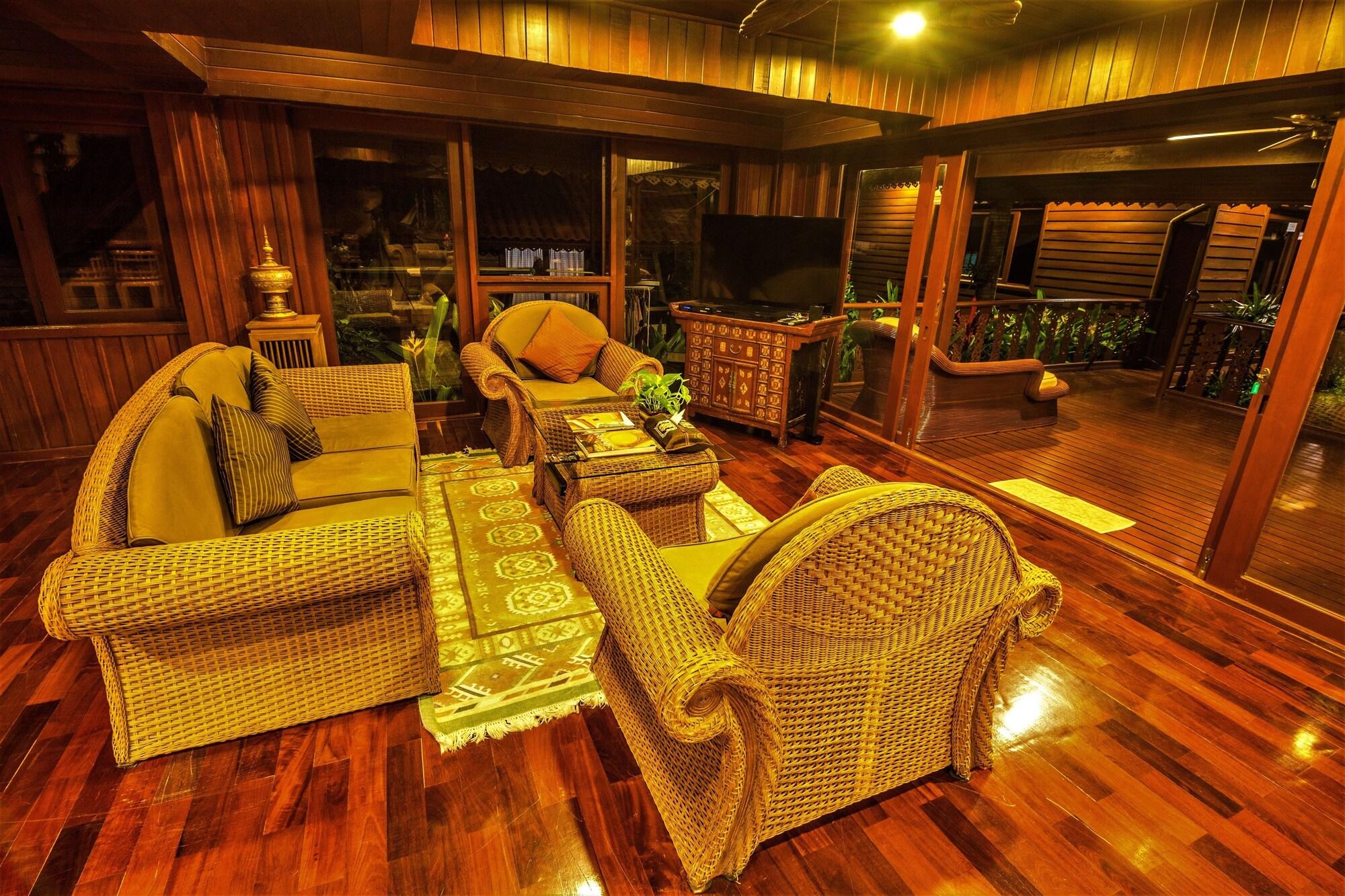 Vista Lobby Erawan Villa Hotel