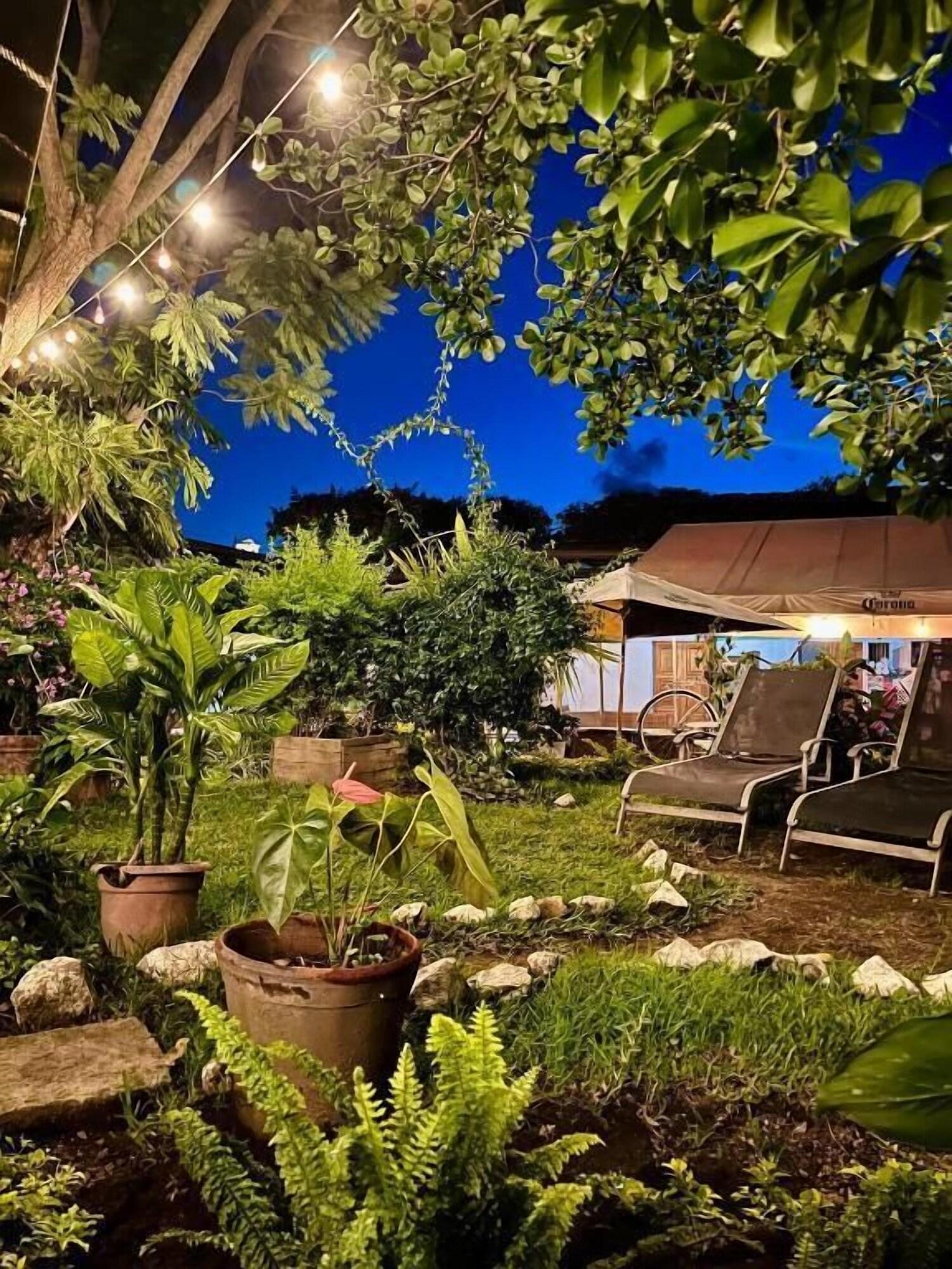 Varios Hostal Antigueño - Hostel